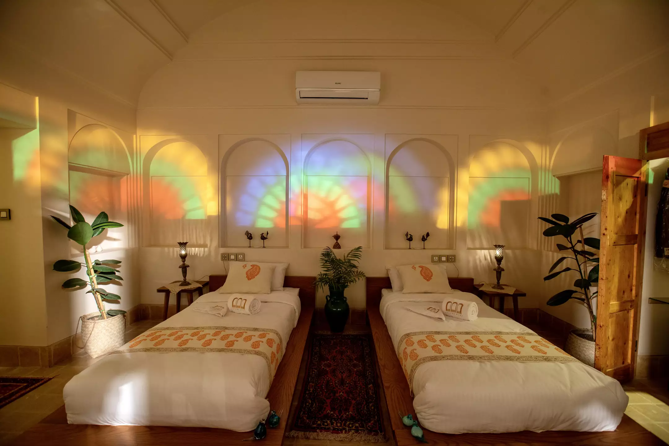 Alibaba https://cdn.alibaba.ir/ostorage/hotel-accommodation-images/67e409d831ce2147606d1e3b_پنج دری مهتاب (1).webp